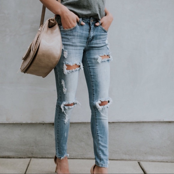 1 LEFT‼️Dawn Light Wash Skinnies - Picture 4 of 8